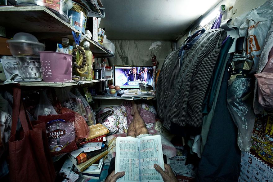 Warga Hongkong Rela Tinggal Ditempat Kumuh Macam Gini, Gila Bener!!