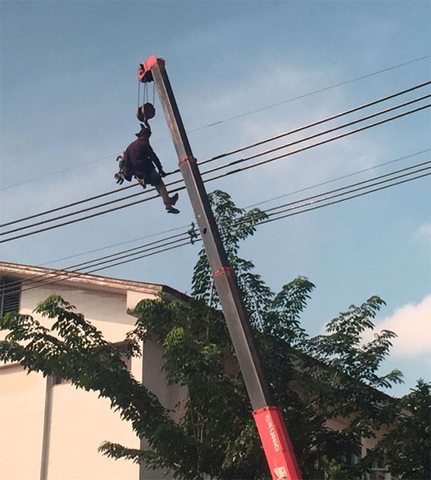 Tingkah Lak-Laki Ini Berbahaya, Jangan Ditiru di Rumah
