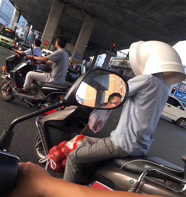 Tingkah Lak-Laki Ini Berbahaya, Jangan Ditiru di Rumah