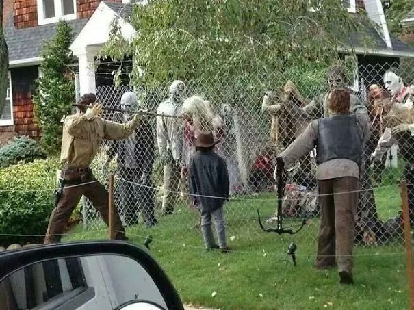 Orang-orang Ini "Niat Banget" Mendekor Rumahnya Untuk Merayakan Helloween