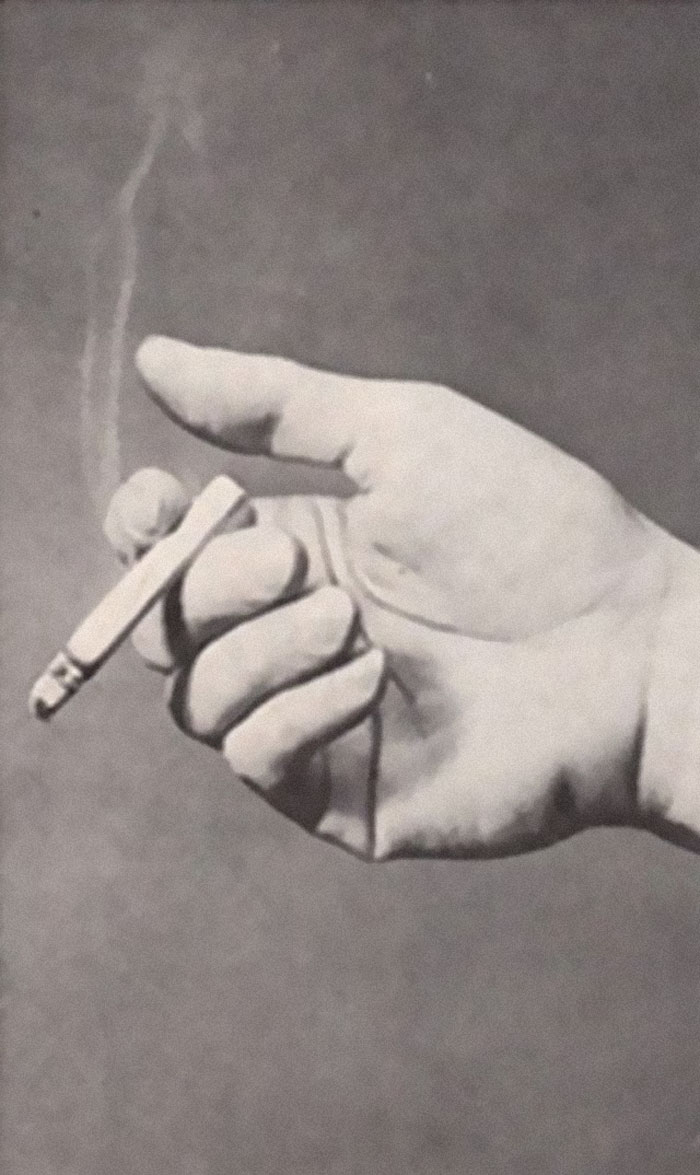 Beginilah Cara Orang Tahun 1959 Memegang Rokok Dan Makna Dibaliknya