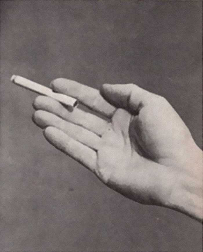 Beginilah Cara Orang Tahun 1959 Memegang Rokok Dan Makna Dibaliknya