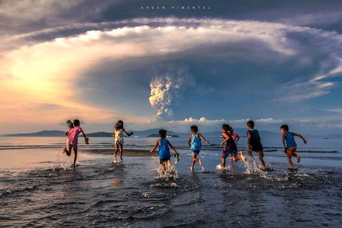 10 potret betapa menakjubkan sekaligus mengerikannya erupsi gunung Taal di Filipina.