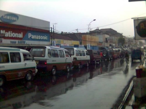 Siapa yang pertama mencetuskan Angkot = Transportasi Massal ??