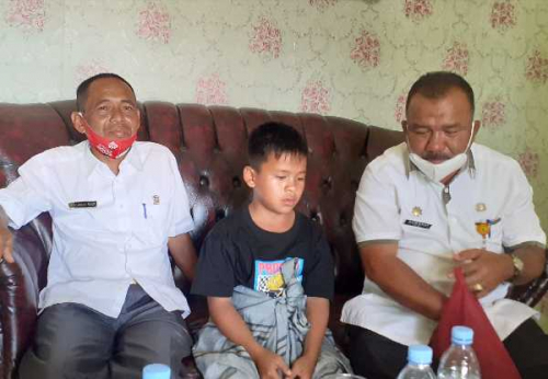 Ikut Sunat Massal, Marcevianus Lafazkan Syahadat dan Jadi Anak Angkat Kadis DLH Rohil