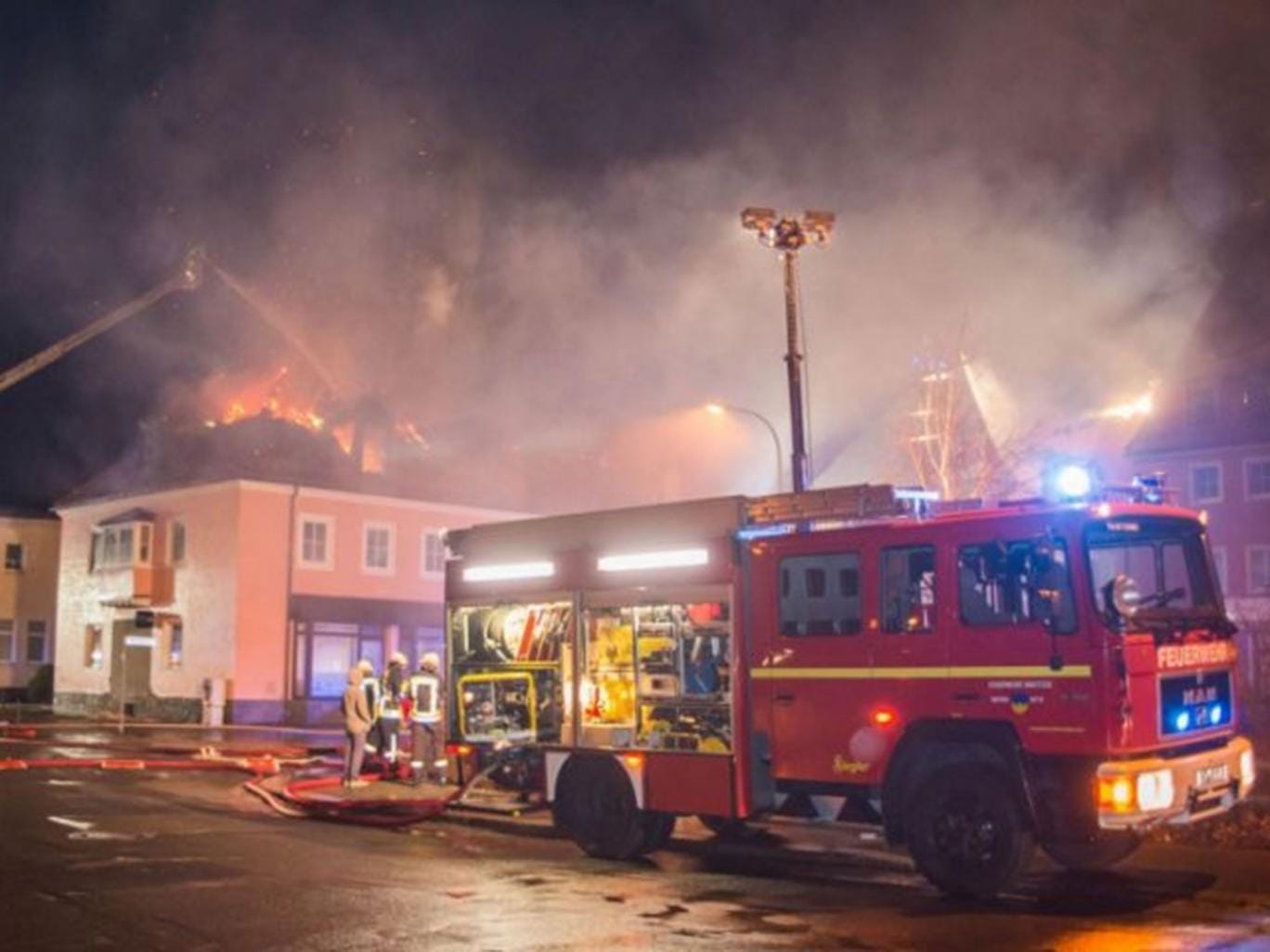 Miris.... Hotel Pengungsi Kebakaran, Warga Jerman Bertepuk Tangan !