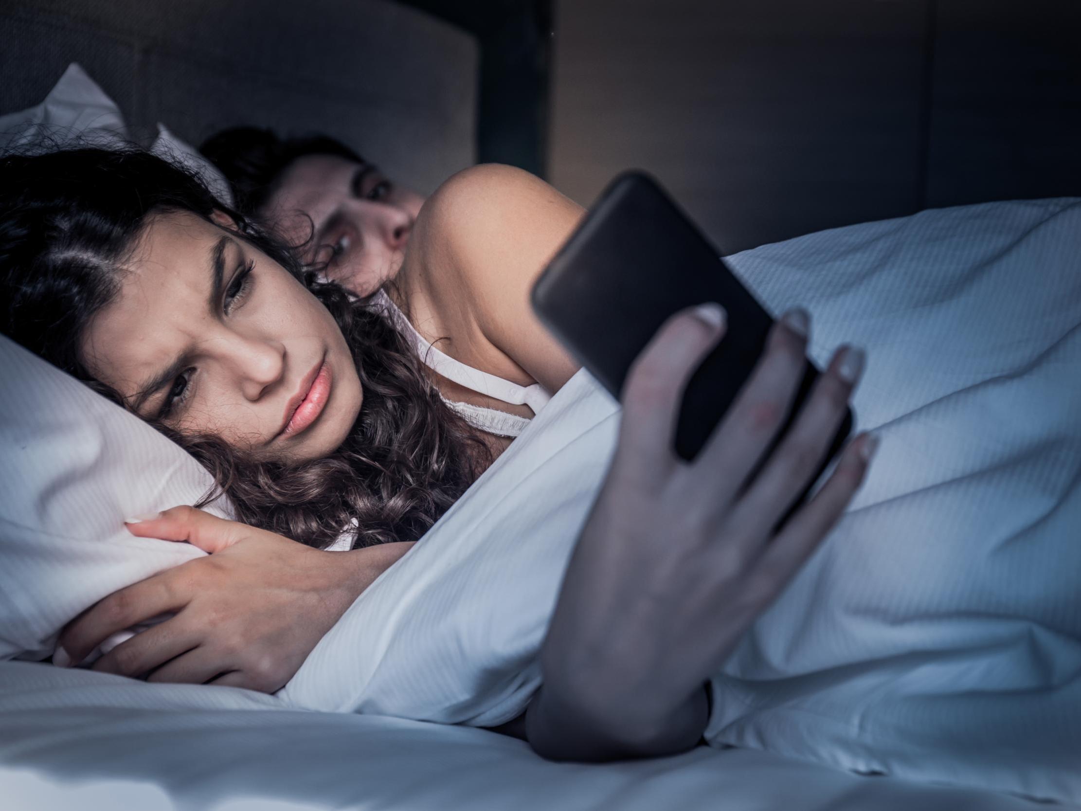 Jangan Buru-buru Pakai Celana Dalam Sehabis Bercinta, Ini Alasannya