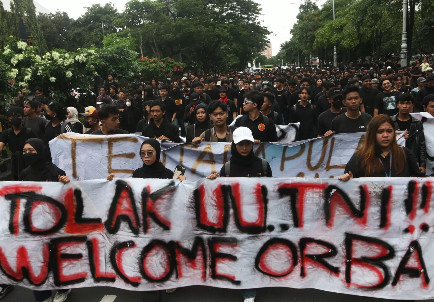 Tuntutan Demo Tolak UU TNI Surabaya: Tarik Militer dari Papua