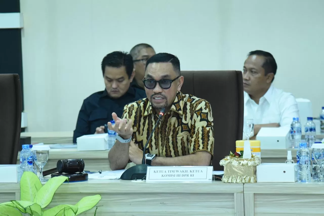 Ahmad Sahroni Dikabarkan Menginap di Hotel Termahal, Netizen: Menikmati Pajak Kita