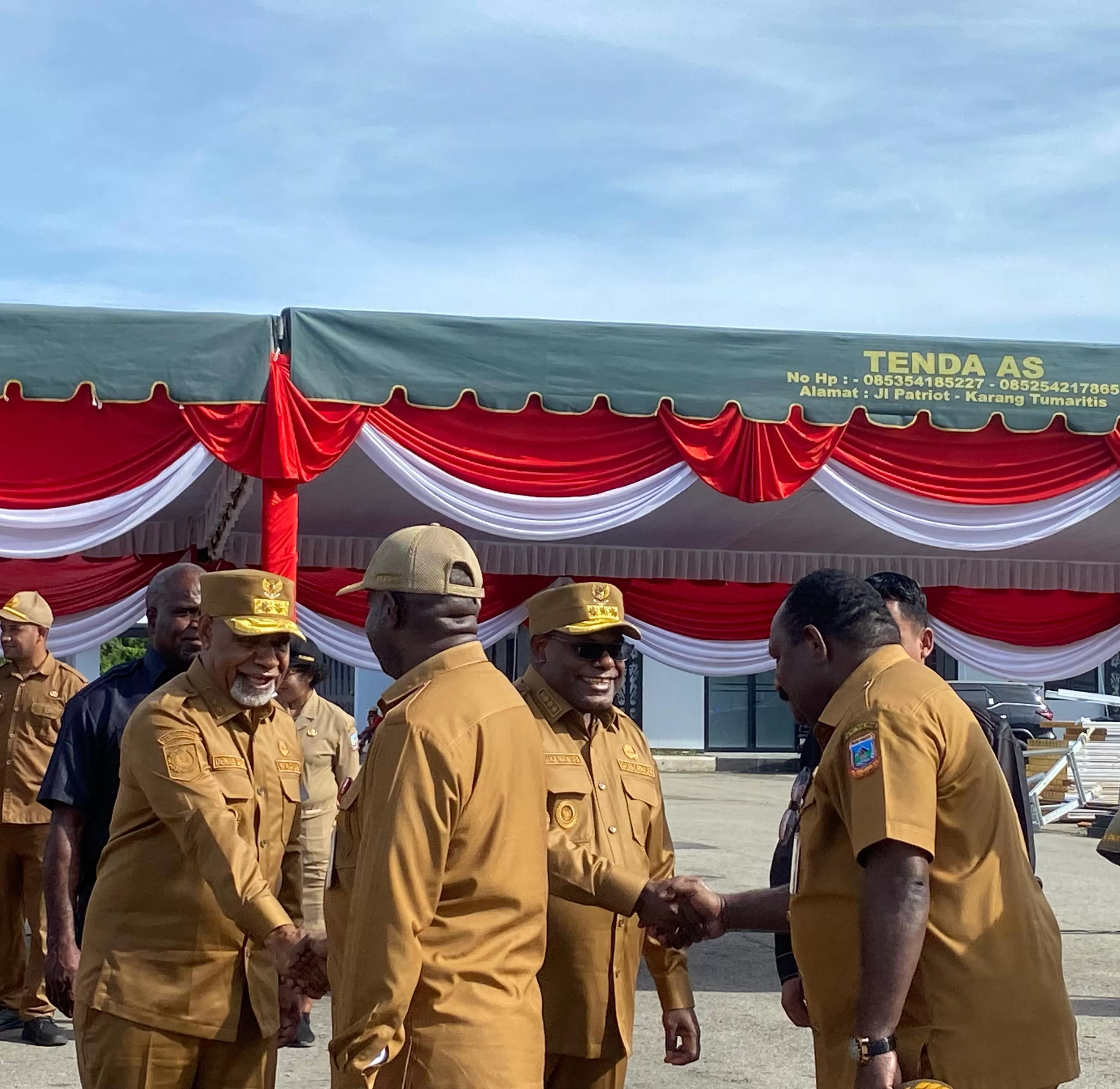 Gubernur dan Wagub Papua Tengah Terpaksa Tinggal Seatap Belum Ada Rumah