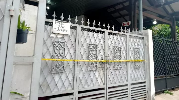 tragedi-berdarah-di-lebak-bulus-anak-14-tahun-bunuh-ayah-dan-nenek-ibu-luka-tusuk