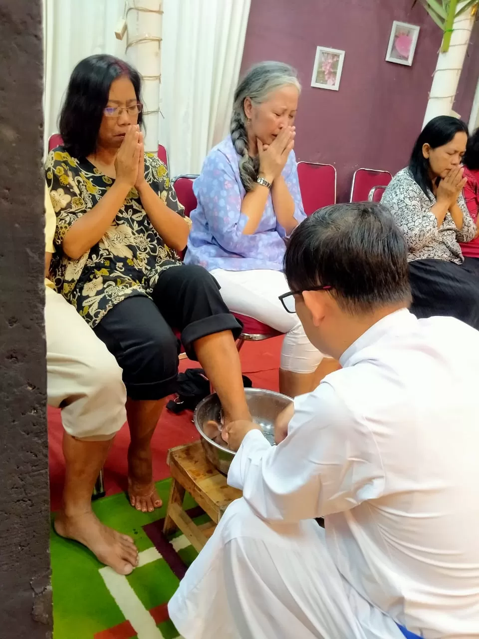 Pastor Gereja Kristus Raja Magelang Temukan Bercak Darah di Piala Perjamuan