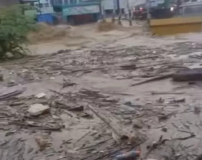 Banjir Bandang Terjadi di Sukolilo, Pati! Jalan Penghubung Pati-Grobogan Terputus!