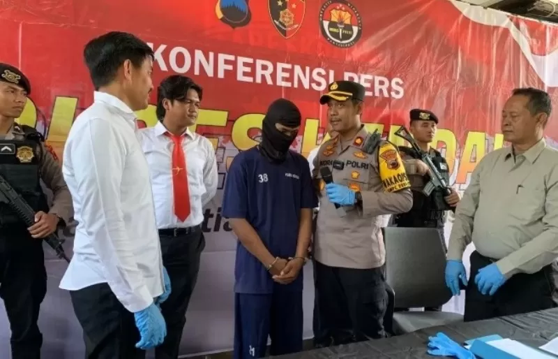 Biadab! Tersangka Mengambarkan Kekejainnya Membunuh Santriwati di Dorupono Kendal