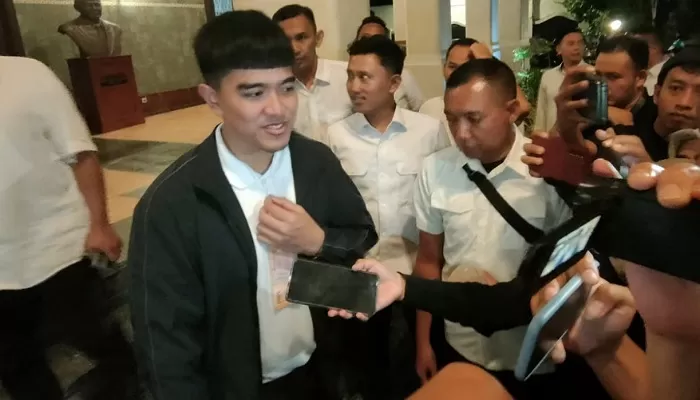 Jokowi Batal Daftar Calon Ketua Umum PSI, Hindari Persaingan dengan Kaesang?