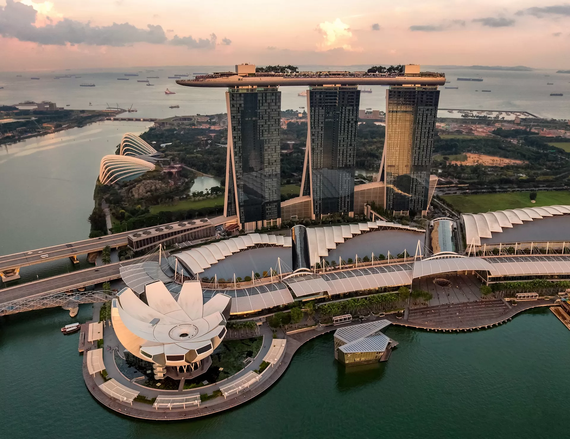 Ribuan WNI Kuliah, Kerja Lalu Jadi WN Singapura, Gaji Tinggi dan Karier Jelas