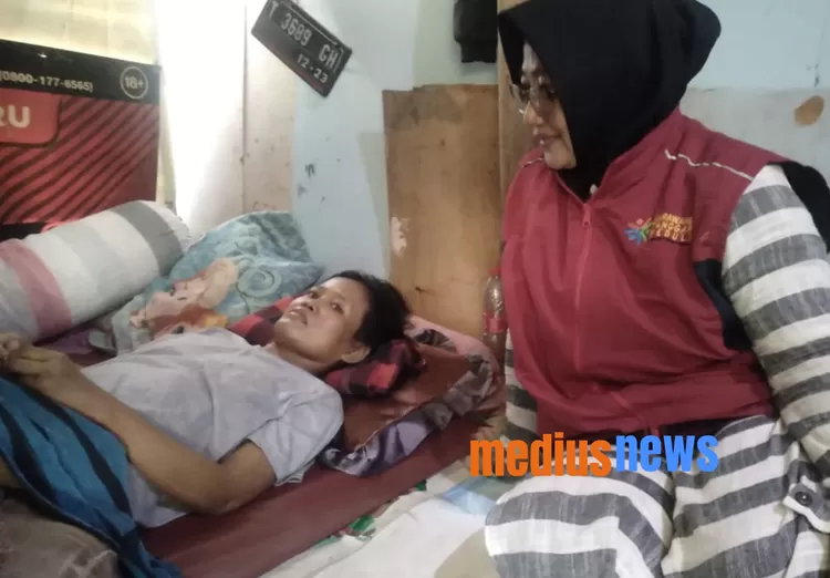 Mariam Sakit Tanpa Pengobatan di Rumah Reyot: "Kami Hanya Bisa Pasrah"