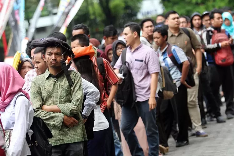 Ramai Tagar 'KaburAjaDulu', Fenomena Kekecewaan Milenial dan Gen Z