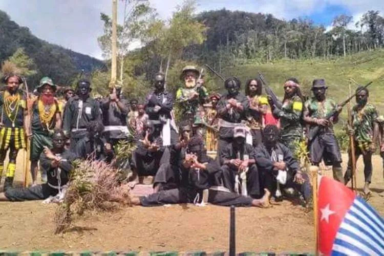 opm-buka-perguruan-silat-psht-lawan-indonesia-pamer-kuda-kuda-di-bintang-kejora