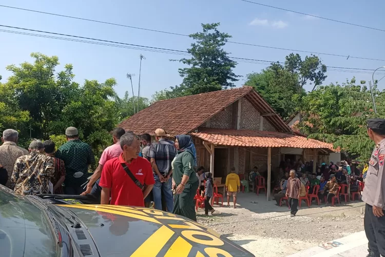 Pasang Bendera Partai, Kader PDIP asal Sragen Tewas Tersetrum