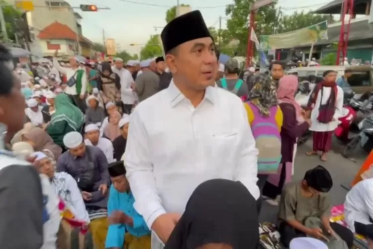 Gus Yasin Hadiri Haul Habib Ali di Kota Solo, Berjalan Kaki 1 Kilometer