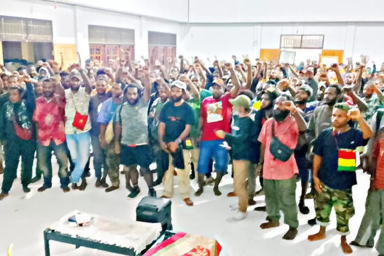 Kok Bisa Orang Bebas Bentangkan Spanduk “Papua Merdeka” di Depan Gedung Sate?