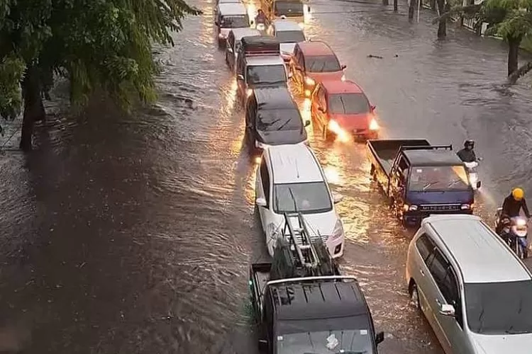 Hujan Tiga Jam, Kota Semarang Dikepung Banjir, Pemkot dan Walikota Dikritik Netizen
