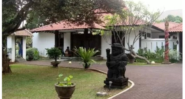 TPUA Heran Jokowi Larang Wartawan Mengambil Gambar Ijazahnya