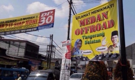ada-baliho-selamat-off-road-di-tangsel