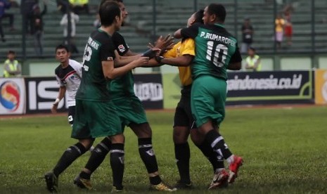 Sanksi Rumaropen Dikurangi dari Seumur Hidup Jadi 1 Tahun Plus Denda
