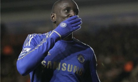 Demba Ba Terpukau Jamaah di Masjid Istiqlal