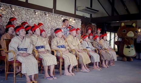 perkenalkan-girlband-para-nenek-kbg84