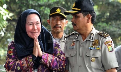 Gubernur Banten Ratu Atut BEFORE | AFTER