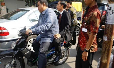 [#REVOLUSIMENTAL] Nantangin Polisi, Naek Motor Presiden 2014-2016 Ga Pake Helm