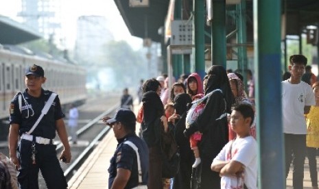 TIMSES JOKOWI -JK BIKIN RUSUH, KEMARIN DI JOGJA SKRG DI DEPOK : ROVOLUSI MENTAL