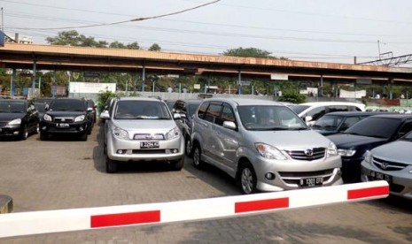 Tarif Parkir di Stasiun Kereta Mahal Banget!!! Apa tanggapan mu??