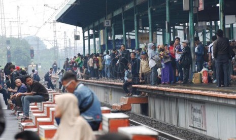 MRT Singapura vs KA Lokal Indonesia (Cekibrott Gan)