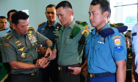 Jelang Pensiun, Moeldoko Bagikan 55 Ribu Jam Tangan untuk Prajurit TNI