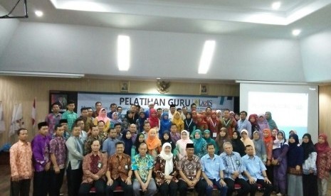 lazis-pln-latih-100-guru-honorer-di-daerah-terpencil