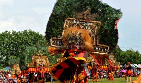 Reog Ponorogo dan Hiasan Naga Indonesia di Filipina Dibakar