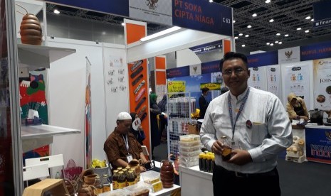 ukm-asal-indonesia-promosikan-kaus-kaki-halal-pertama-di-dunia