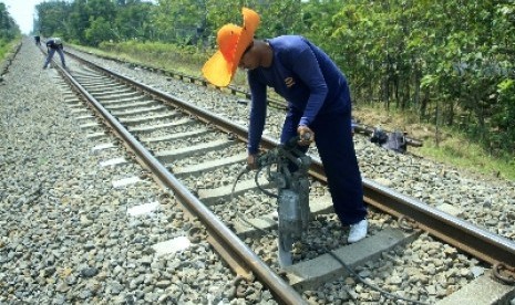 Petani Purwokerto Selamatkan Kereta dari Kecelakaan.