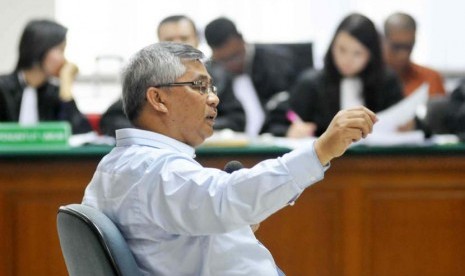 akil-mochtar-tantang-supaya-divonis-seumur-hidup