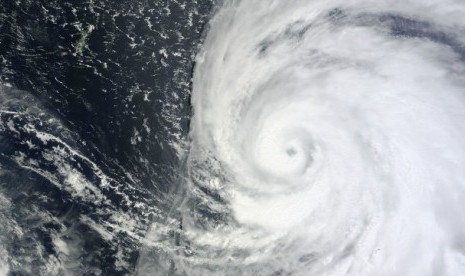 Perbedaan Tornado Dan Badai Topan