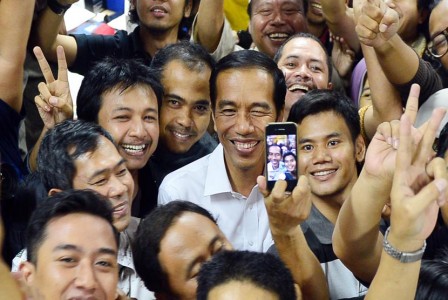 Berniat Selfie, Pelajar Tewas Tertabrak Kereta Api