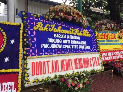 Giliran Banjir Karangan Bunga Serbu Mabes Polri