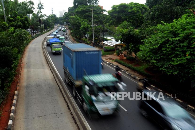 Bungkus Kondom dan Miras Berserakan di Taman Daan Mogot, Protistusi Kaum Gay