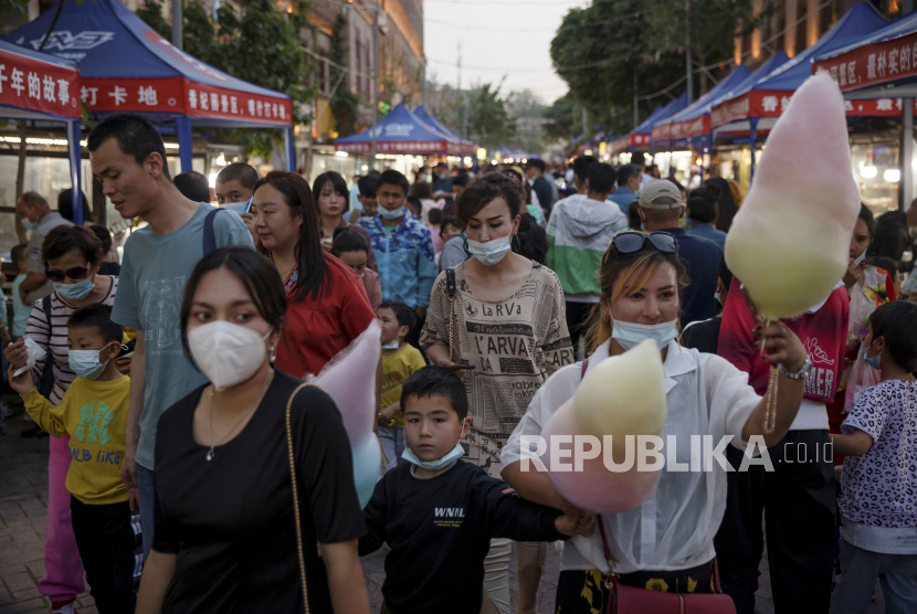 penduduk-di-wilayah-xinjiang-kelaparan-selama-penguncian-covid-19
