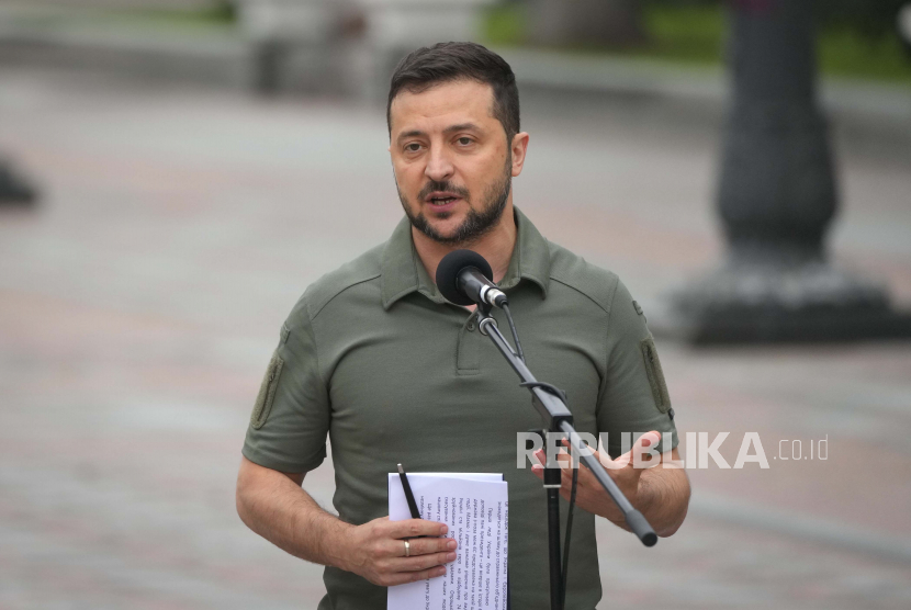 ukraina-bantah-dipaksa-berdamai-dengan-rusia-oleh-barat