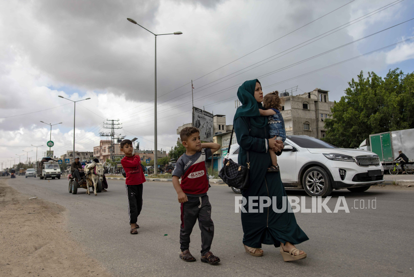 Malangnya Warga Rafah, Harus Mengungsi di Tengah Serangan Udara dan Hujan Deras